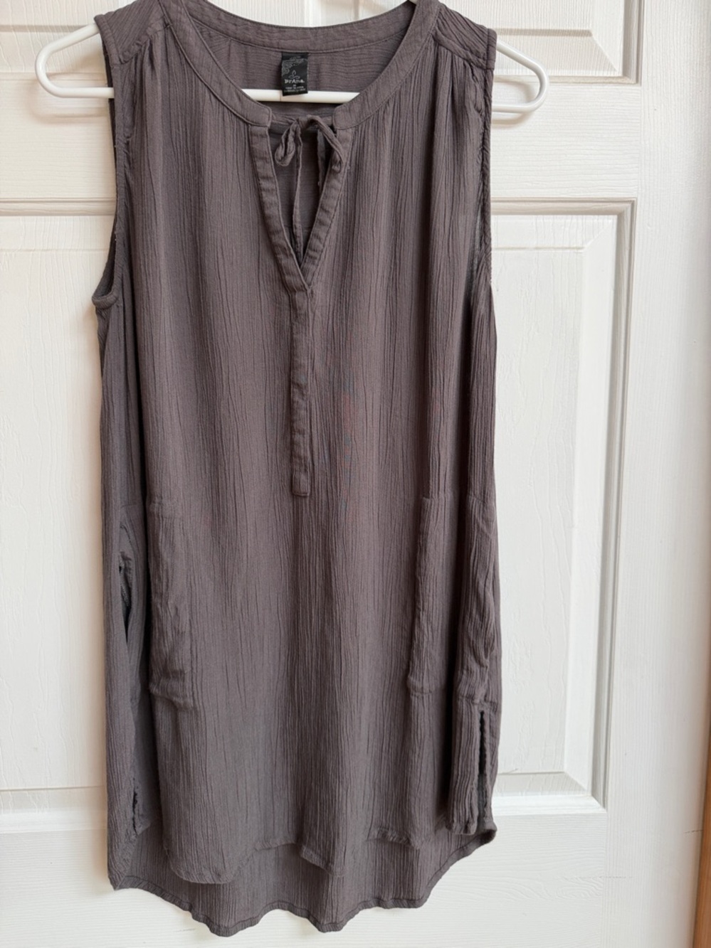 PrAna Natassa crinkled sleeveless V neck tunic top